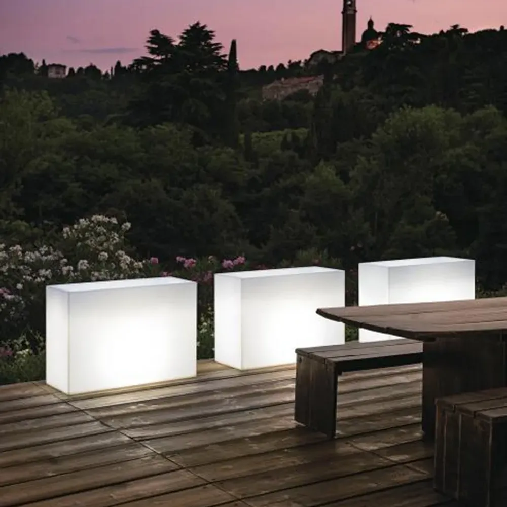 Plust Kube High Light Pflanzgefäß, beleuchtet