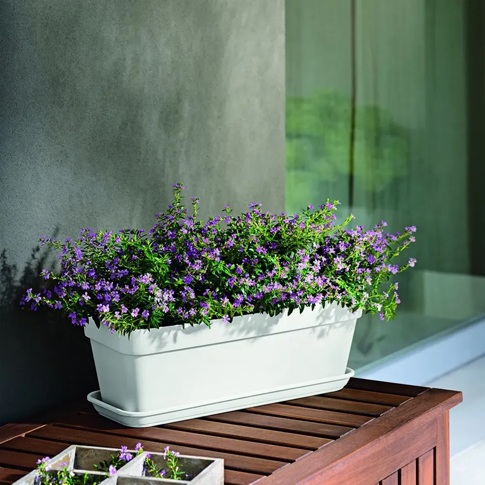 MITU PAC Blumenkasten in Weiß, mit bunten Blumen